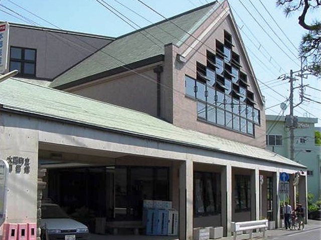 大磯町立図書館本館の写真